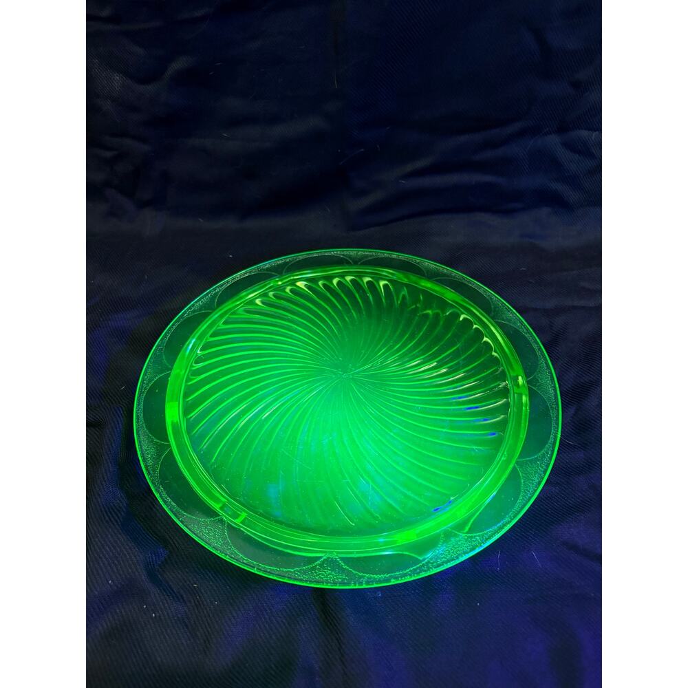 Vintage Anchor Hocking Spiral Green Uranium Glass Footed Cake Plate Stand 10"